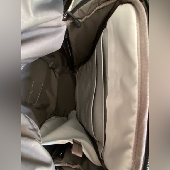 YETI crossroads 22L Backpack NWOT - Picture 6 of 16